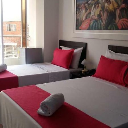Hotel Giron Plaza Esterno foto