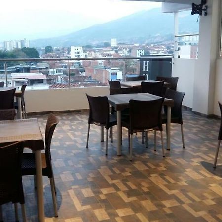 Hotel Giron Plaza Esterno foto