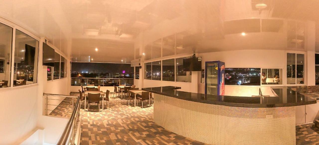 Hotel Giron Plaza Esterno foto