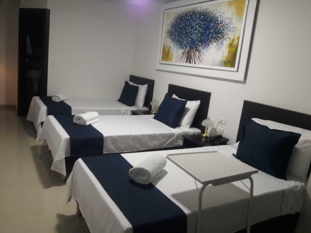 Hotel Giron Plaza Esterno foto